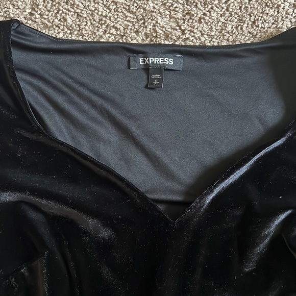 Gorgeous Express Top! Size Small - Picture 2 of 3